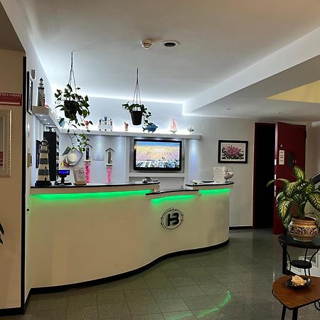 Hotel Betty Personal Style And Beach Village Rimini Exterior foto