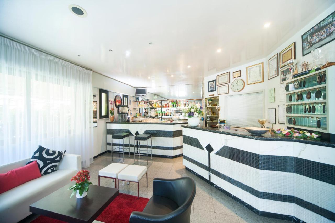 Hotel Betty Personal Style And Beach Village Rimini Exterior foto