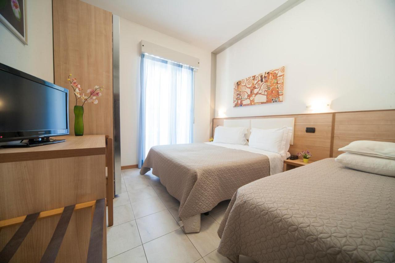 Hotel Betty Personal Style And Beach Village Rimini Exterior foto