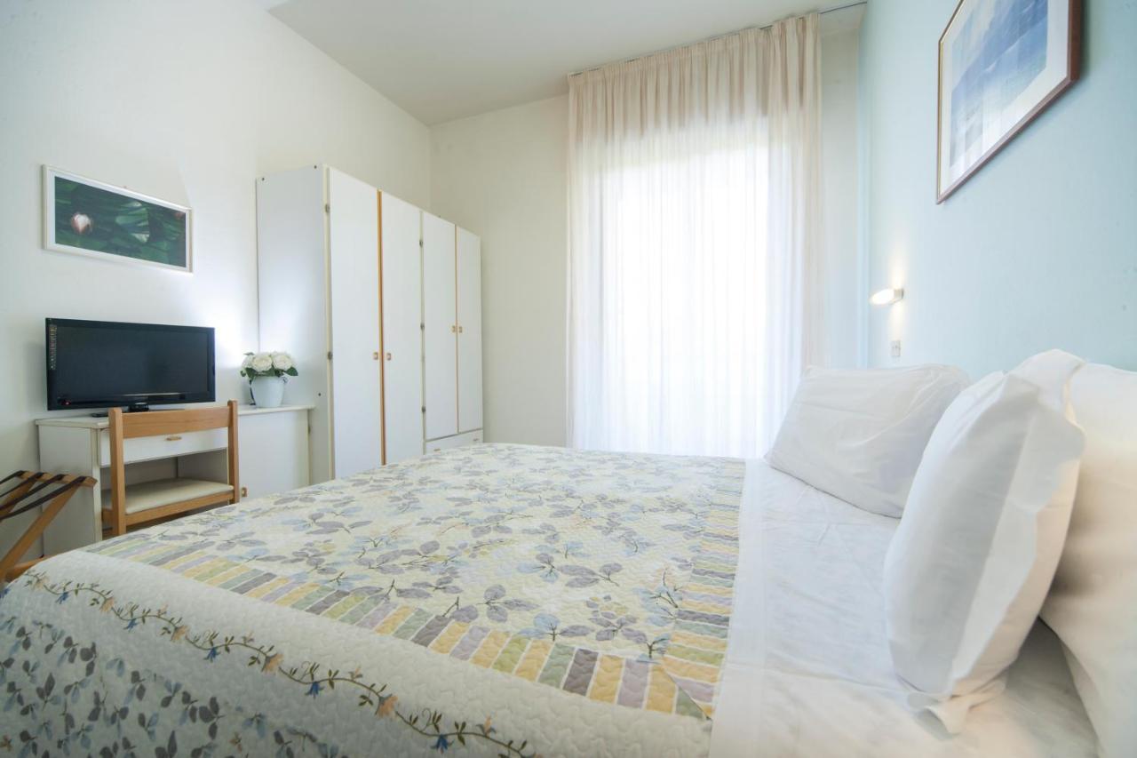 Hotel Betty Personal Style And Beach Village Rimini Exterior foto