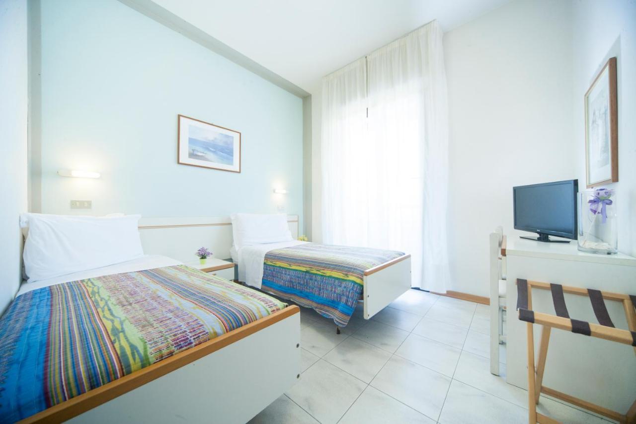 Hotel Betty Personal Style And Beach Village Rimini Exterior foto