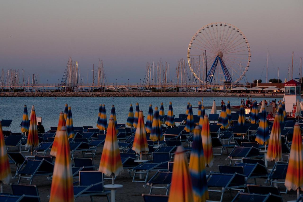 Hotel Betty Personal Style And Beach Village Rimini Exterior foto