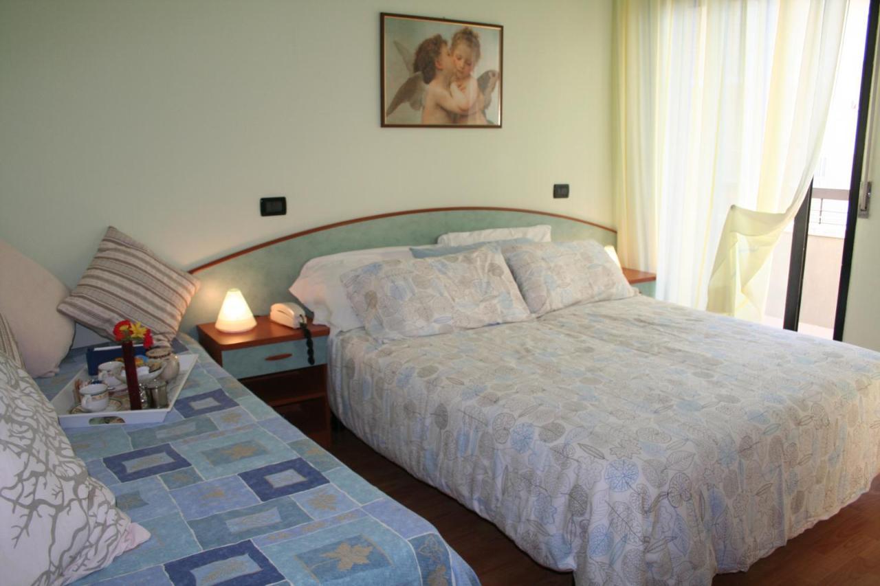 Hotel Betty Personal Style And Beach Village Rimini Exterior foto