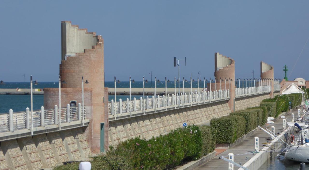 Hotel Betty Personal Style And Beach Village Rimini Exterior foto
