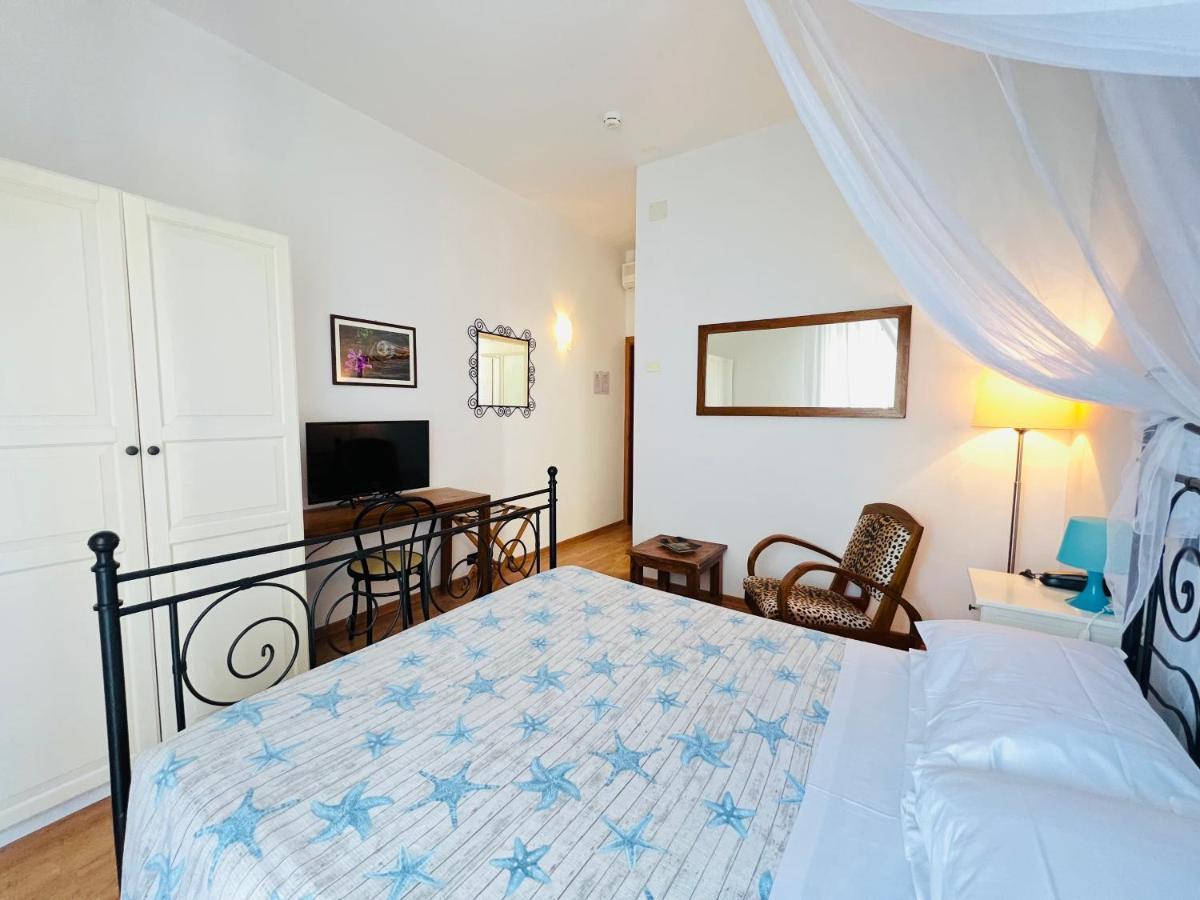 Hotel Betty Personal Style And Beach Village Rimini Exterior foto