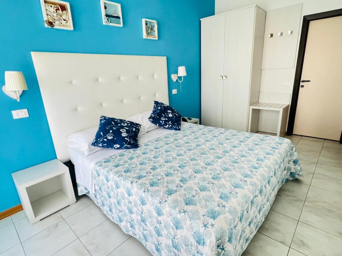 Hotel Betty Personal Style And Beach Village Rimini Exterior foto