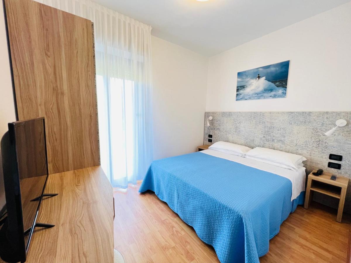 Hotel Betty Personal Style And Beach Village Rimini Exterior foto