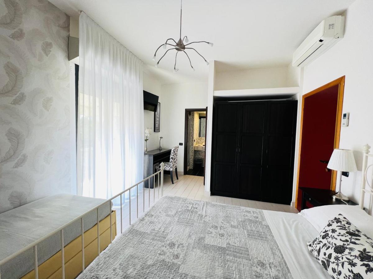 Hotel Betty Personal Style And Beach Village Rimini Exterior foto