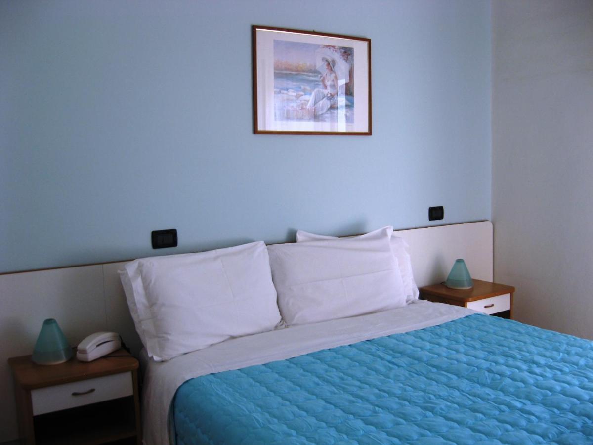 Hotel Betty Personal Style And Beach Village Rimini Exterior foto