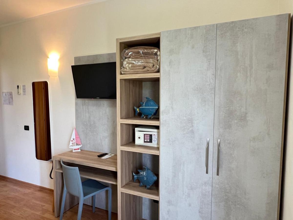 Hotel Betty Personal Style And Beach Village Rimini Exterior foto