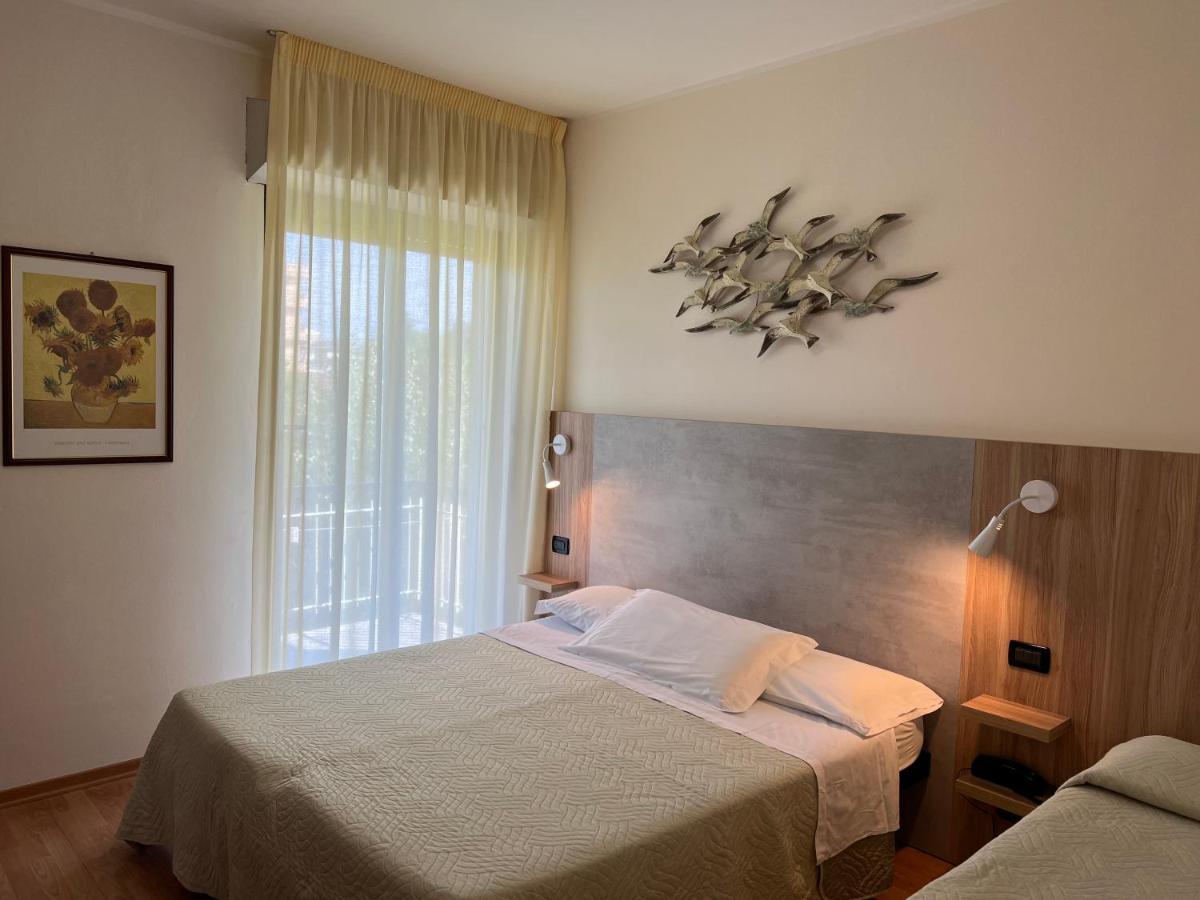 Hotel Betty Personal Style And Beach Village Rimini Exterior foto