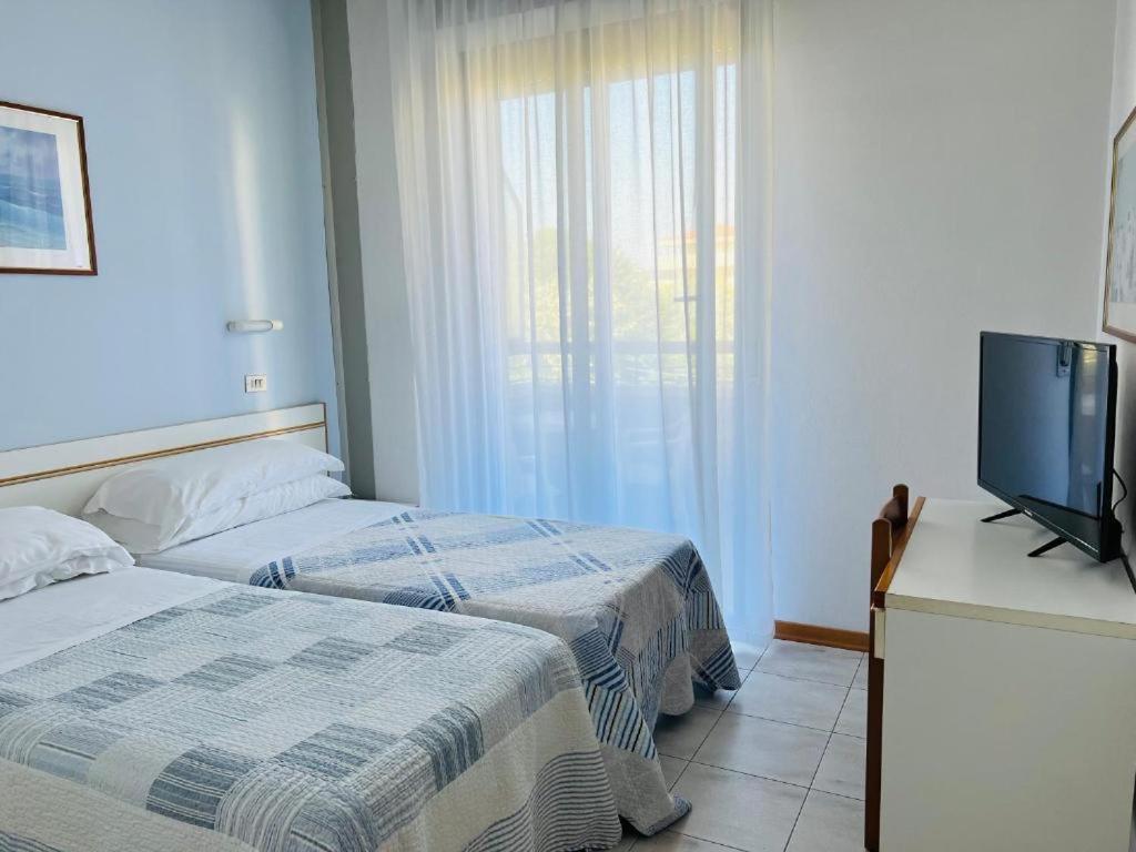 Hotel Betty Personal Style And Beach Village Rimini Exterior foto