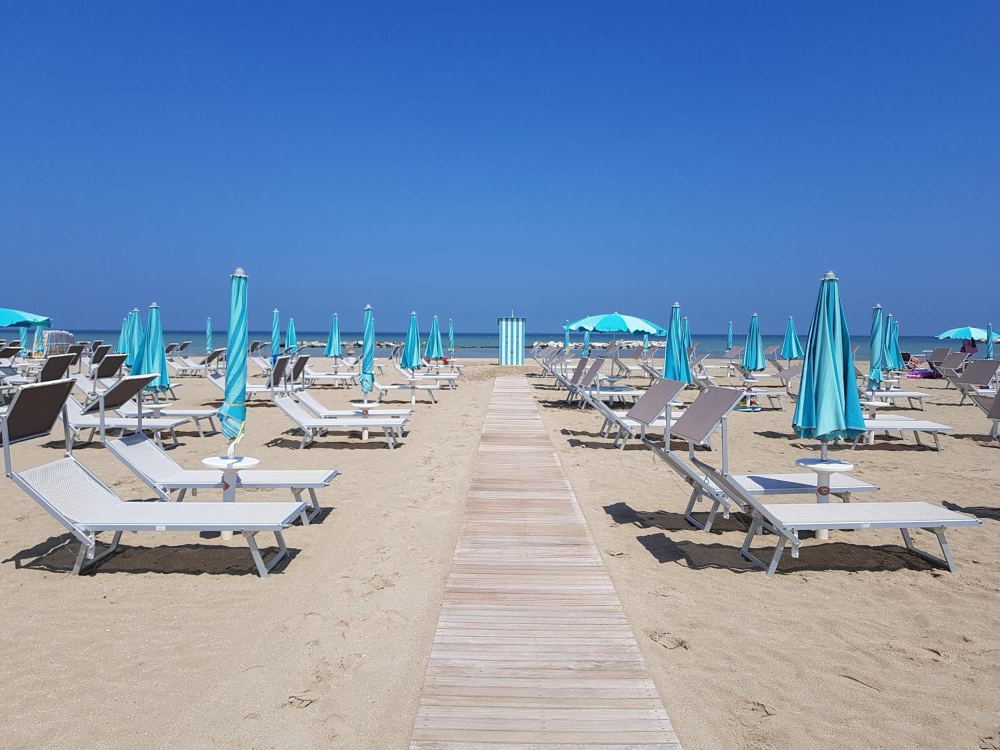Hotel Betty Personal Style And Beach Village Rimini Exterior foto