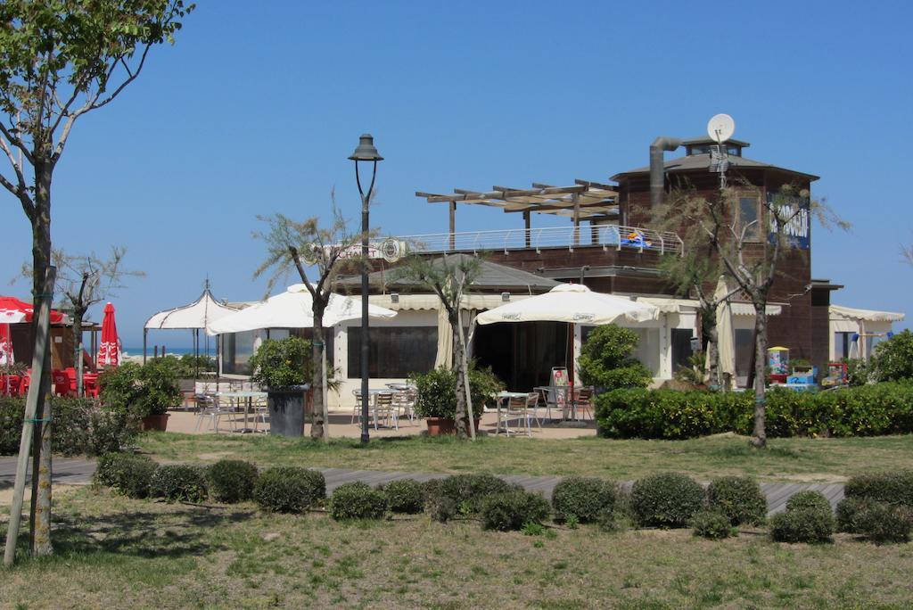 Hotel Betty Personal Style And Beach Village Rimini Exterior foto