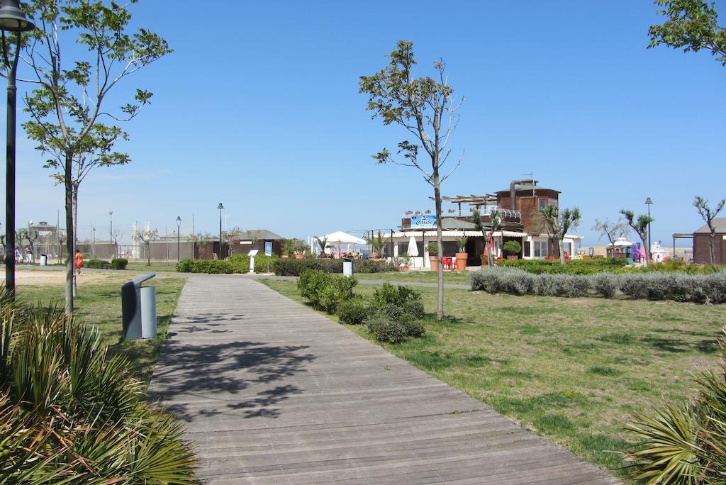 Hotel Betty Personal Style And Beach Village Rimini Exterior foto